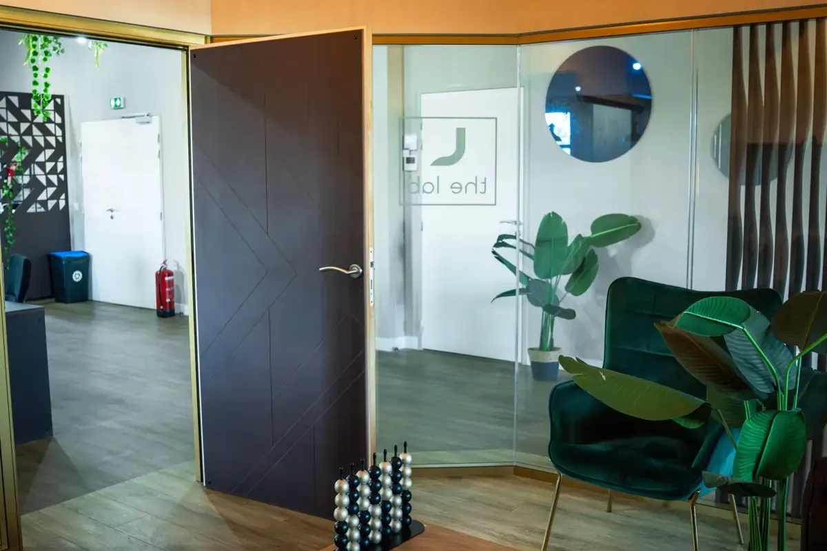 Espace studio et lounge du coworking THELAB à Montpellier